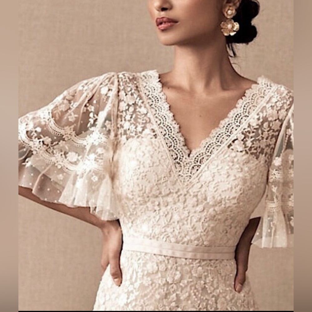 Needle & Thread Francine Lace gown in champagne pink color Size 2 NWT - Picture 5 of 14